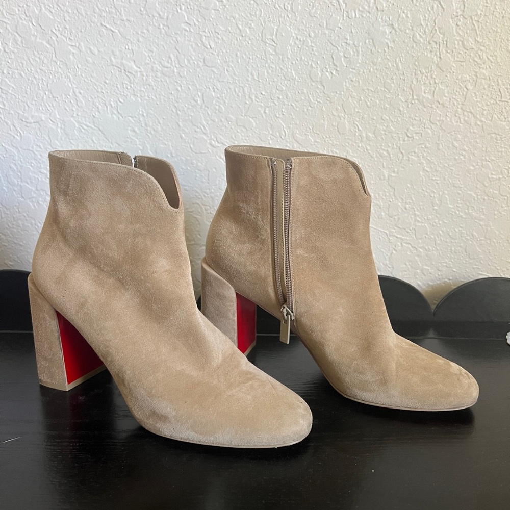 CHRISTIAN LOUBOUTIN
Suede Castarika Round Toe Ankle Booties